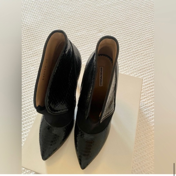 ARMANI Black Bootie Pump Heel SIZE 38 Pointed toe closed toe textured upper - Picture 11 of 13